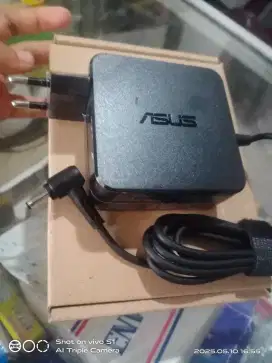 Adaptor / Charger Laptop Asus 19V - 3,42 A Colokan/Jack Kecil
