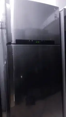 Kulkas super super jumbo 500 lite bersih merek LG x apartmen
