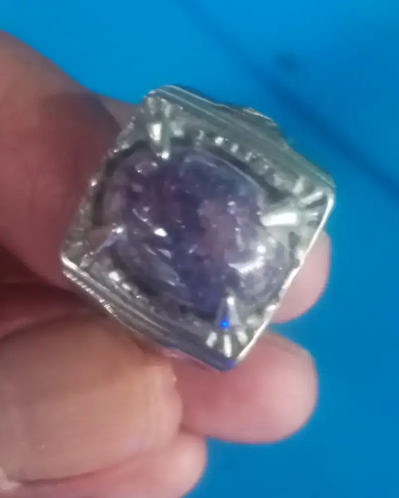 BATU MULIA PECAH SERIBU AURA