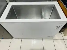 Di jual frezer sharp