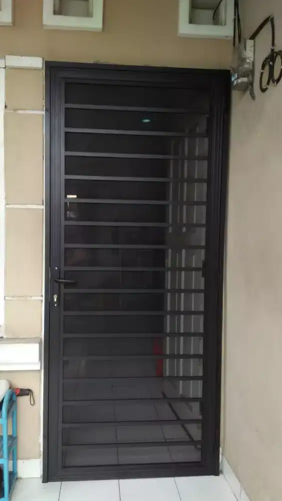 Pintu kawat nyamuk