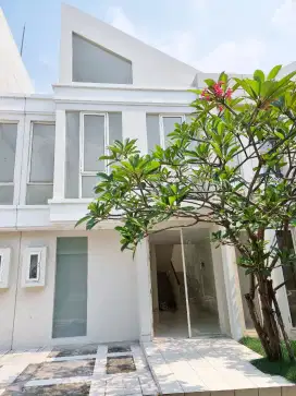 DIJUAL RUMAH GRAND PAKUWON SANGAT MURAH TERAWAT DI SURABAYA BARAT