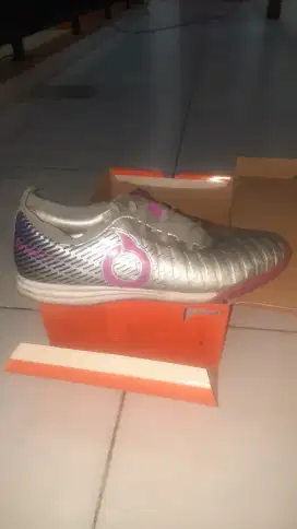 Sepatu futsal ortuseight forte claw size 44