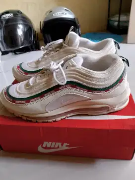 Sepatu second jarang pakai