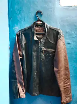 Di jual Jaket kulit size L kondisi msh lumayan Mulus