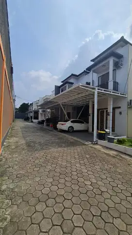 Rumah dalam cluster di Jalan raya Kodau Bekasi