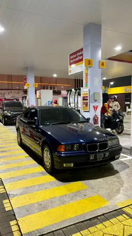 BMW 320i 1995 Bensin