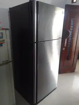 Kulkas sharp jumbo 2 pintu tipe SJ-IP860NLV-SL