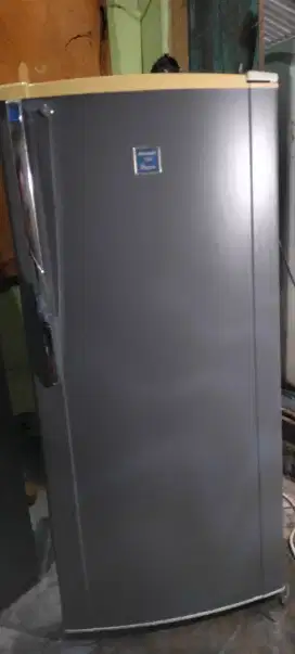 Kulkas 1 pintu merk SHARP