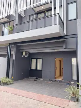Rumah Baru Eksklusive di pinggir jalan di Jagakarsa, Jakarta Selatan