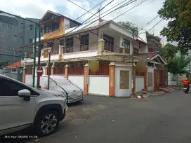 RUMAH HOOK TANJUNG DUREN 2.5 LANTAI  SEMIFURNICOCOK UNTUK USAHA KOS