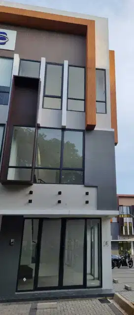 Disewakan Ruko strategis Pinggir jalan Raya Bsd