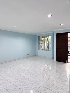 Rumah 2 Lantai Bagus, Siap Huni Daan Mogot Baru