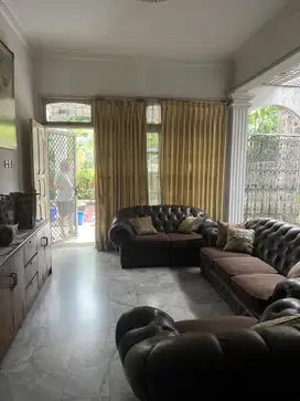 Rumah tua di Sunter daerah elit dengan harga jang sudah  murah