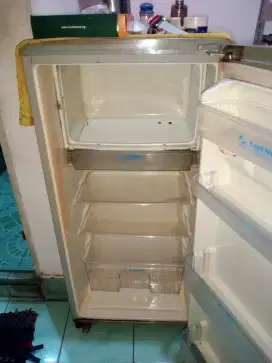 Kulkas 1 pintu merek Toshiba