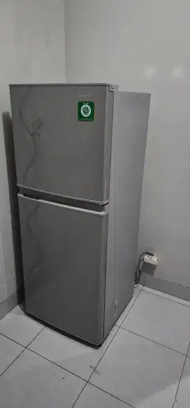 Kulkas sharp 2 pintu second