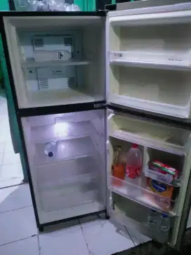 Kulkas 2 pintu PANASONIC