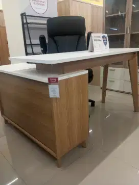 meja kantor minimalis