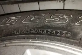 Ban 215 70 R15. NIK 2022. kondisi cukup bagus masih gondrong