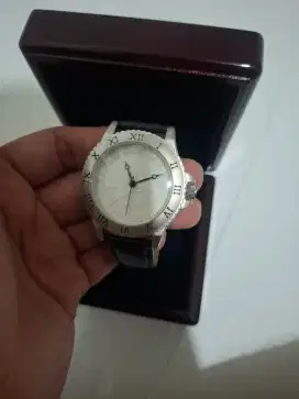 Jam tangan nasa stance center