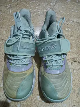 Di jual sepatu basket klay tomson size 45,28 cm