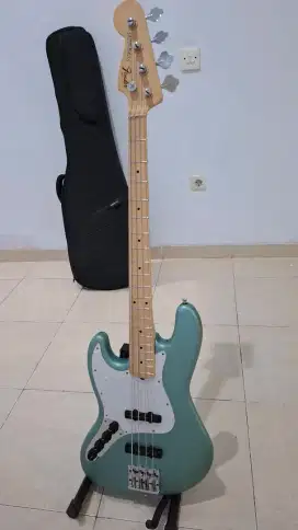 Bass lefhanded custom.