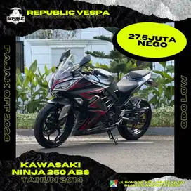 Jual cepat KAWASAKI NINJA 250 ABS TH 2014 Warna Hitam perfect conditio