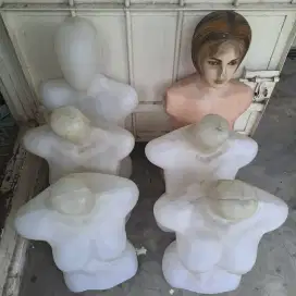 Patung wanita..