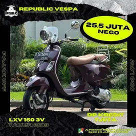 Jual cepat Piaggio Vespa LXV 150 3vie warna Burgundy