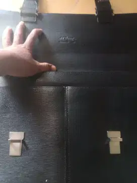 Tas kulit asli berkualitas
