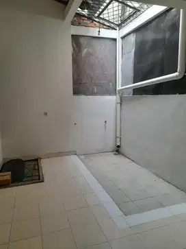 Dijual rumah 2 lantai bagus lokasi di bsd