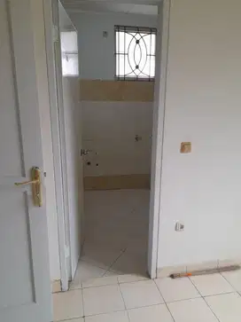 Disewakan rumah cantik 2 lantai lokasi di bsd