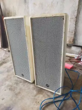 Sepasang speaker coloum EAW VR62