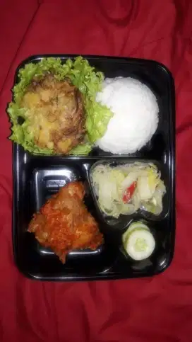 Menerima Catering Box