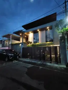 DIJUAL RUMAH MEWAH BANGUNAN BARU DI GAJAHMUNGKUR SEMARANG