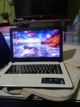 Laptop asus ram2 gb hdd 300gb