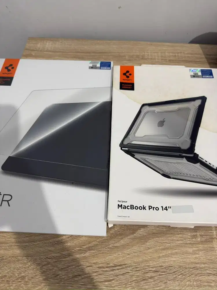 Case Spigen + Tempred Glass Macbook Pro 14 Inch original new
