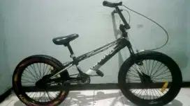 Dijual sepeda BMX AVIATOR AT8877 masih bagus ban jumbo gede bagus aman