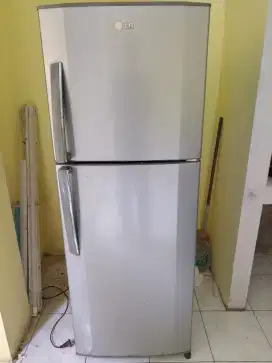 Kulkas 2 pintu LG