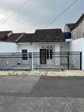 Rumah di Jalan utama Disewakan