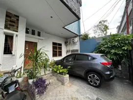 Rumah Kos-kosan di Benhill ada 19 kamar kost lt 191 m2 lb 450 m2 nego!
