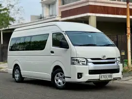 Toyota Hi Ace Commuter Manual 2023