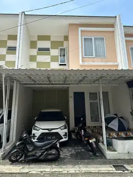 Dijual rumah baru 3 lantai di perumahan Darmawangsa Hills di JL. Pabua