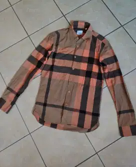 Kemeja Burberry London England