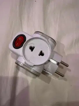Steker Stop Kontak Tiga Lubang