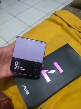 Samsung galaxy z flip 4 5G ram 8/256gb