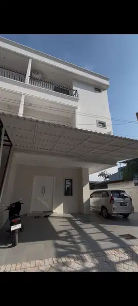 Rumah 2 lt di Grand Mediterania Vikamas 8,8 x 14 m2 lt 132 m2 lb 300 m