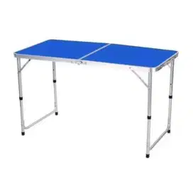 Satu set meja lipat dan payung