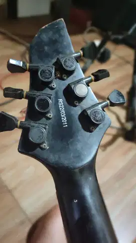 Dijual sepaket gitar Rockwell 22S + Amply