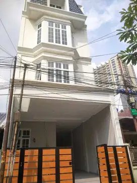 Di sewakan rumah brand new pinang emas pondok indah jaksel
